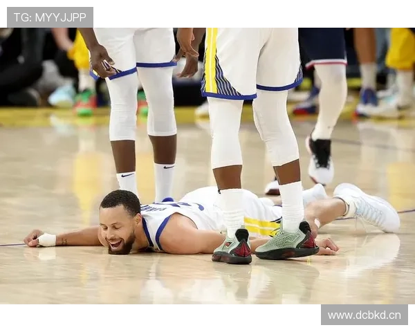 勇士八人上双轻取灰熊表现亮眼 勇士八人上双轻取灰熊表现亮眼